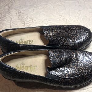 Alegria Women's Leather Black and Gold design comfort nurse work Shoes